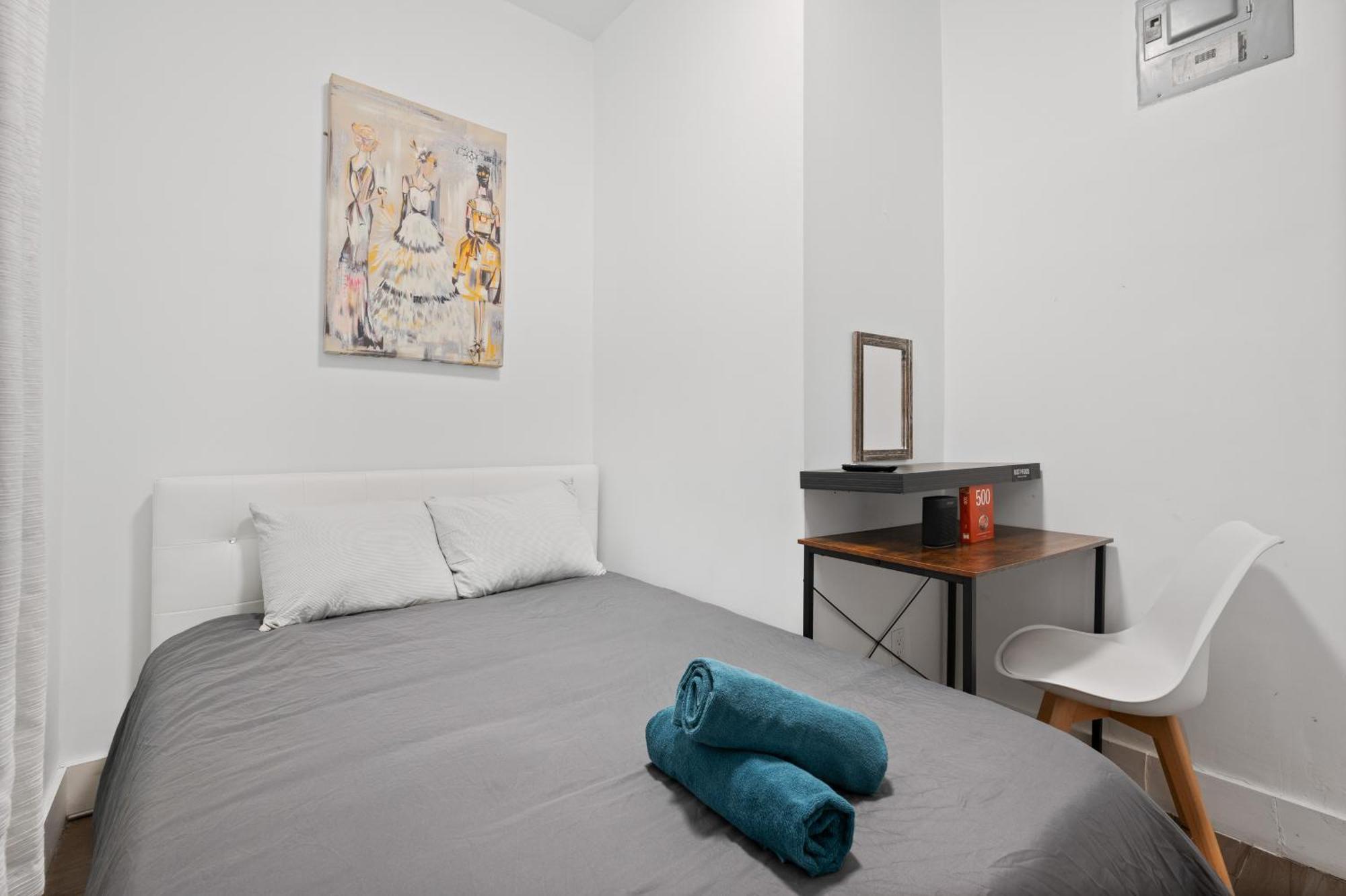 Bohemian Chinatown 3 Bedrooms Apartment