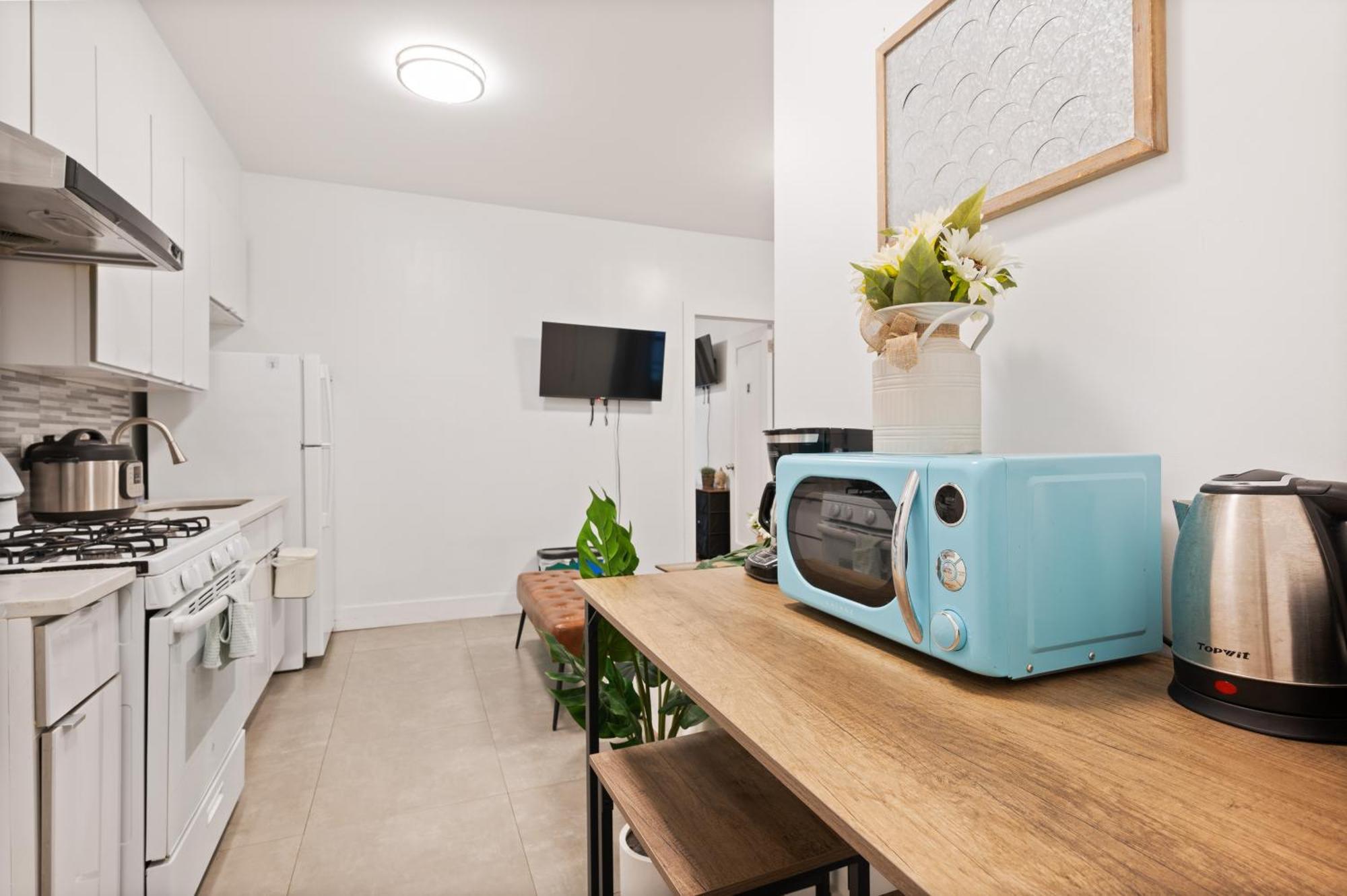 Bohemian Chinatown 3 Bedrooms *