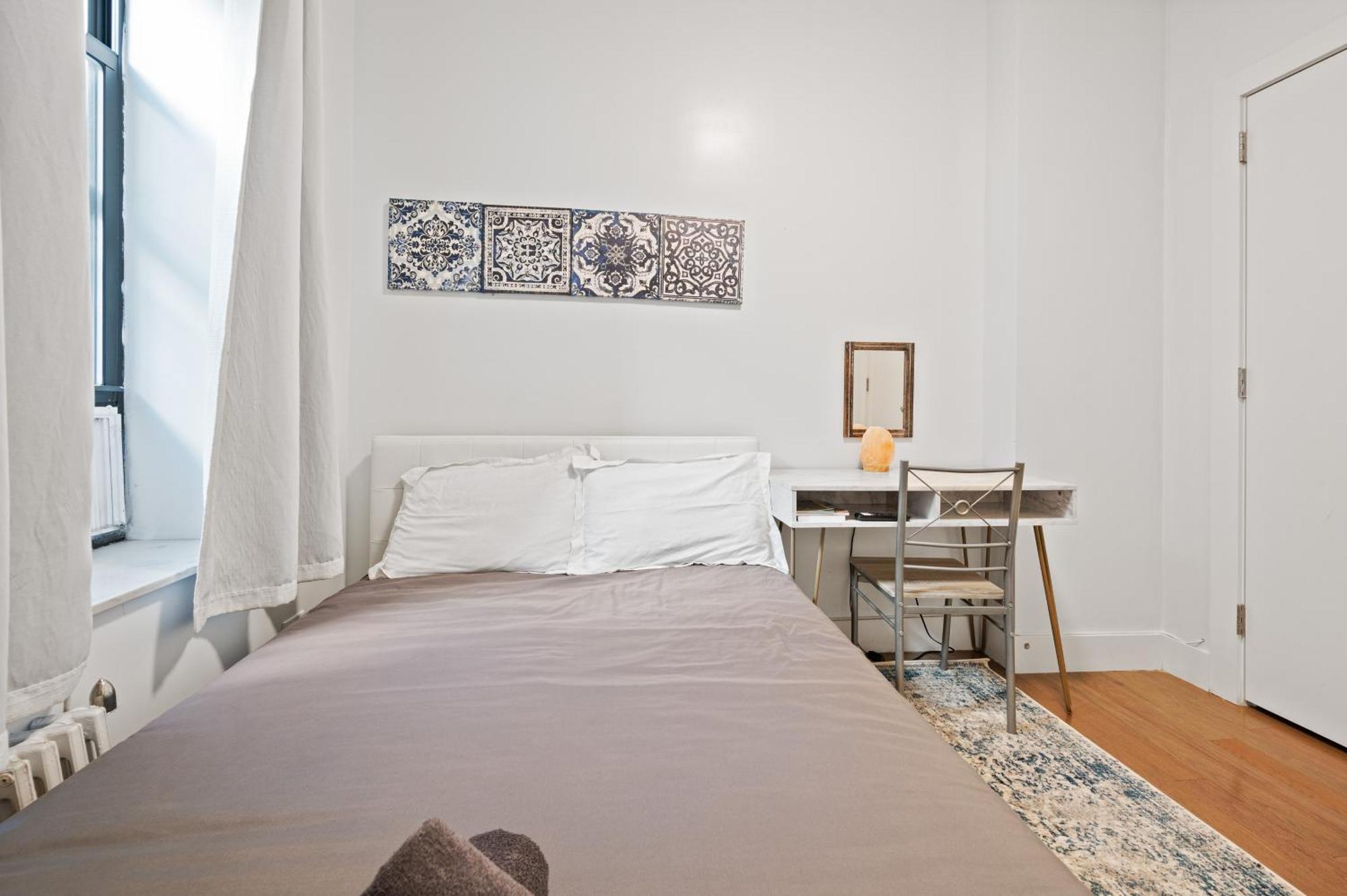 Bohemian Chinatown 3 Bedrooms Apartment