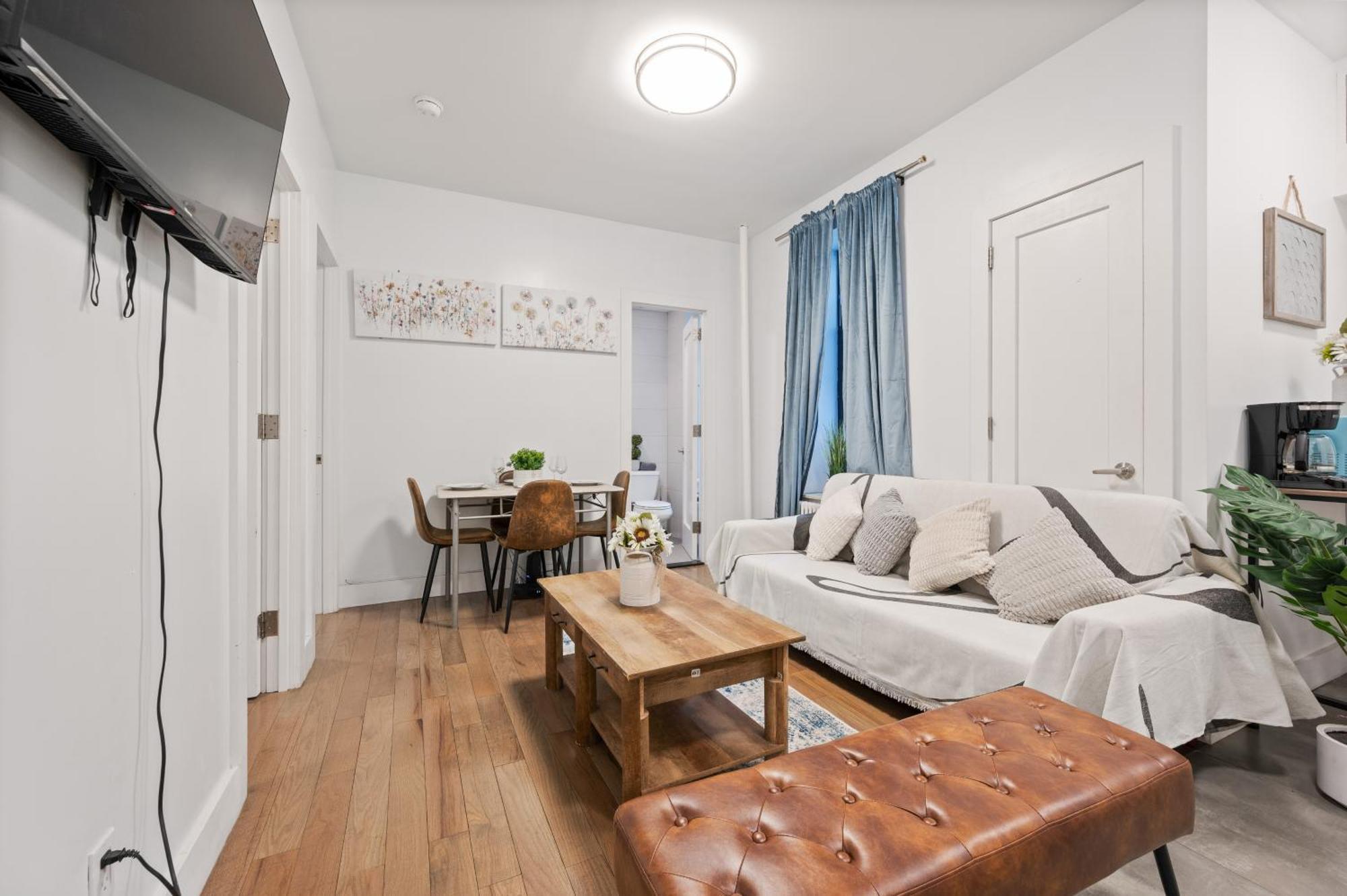 Bohemian Chinatown 3 Bedrooms Apartment *