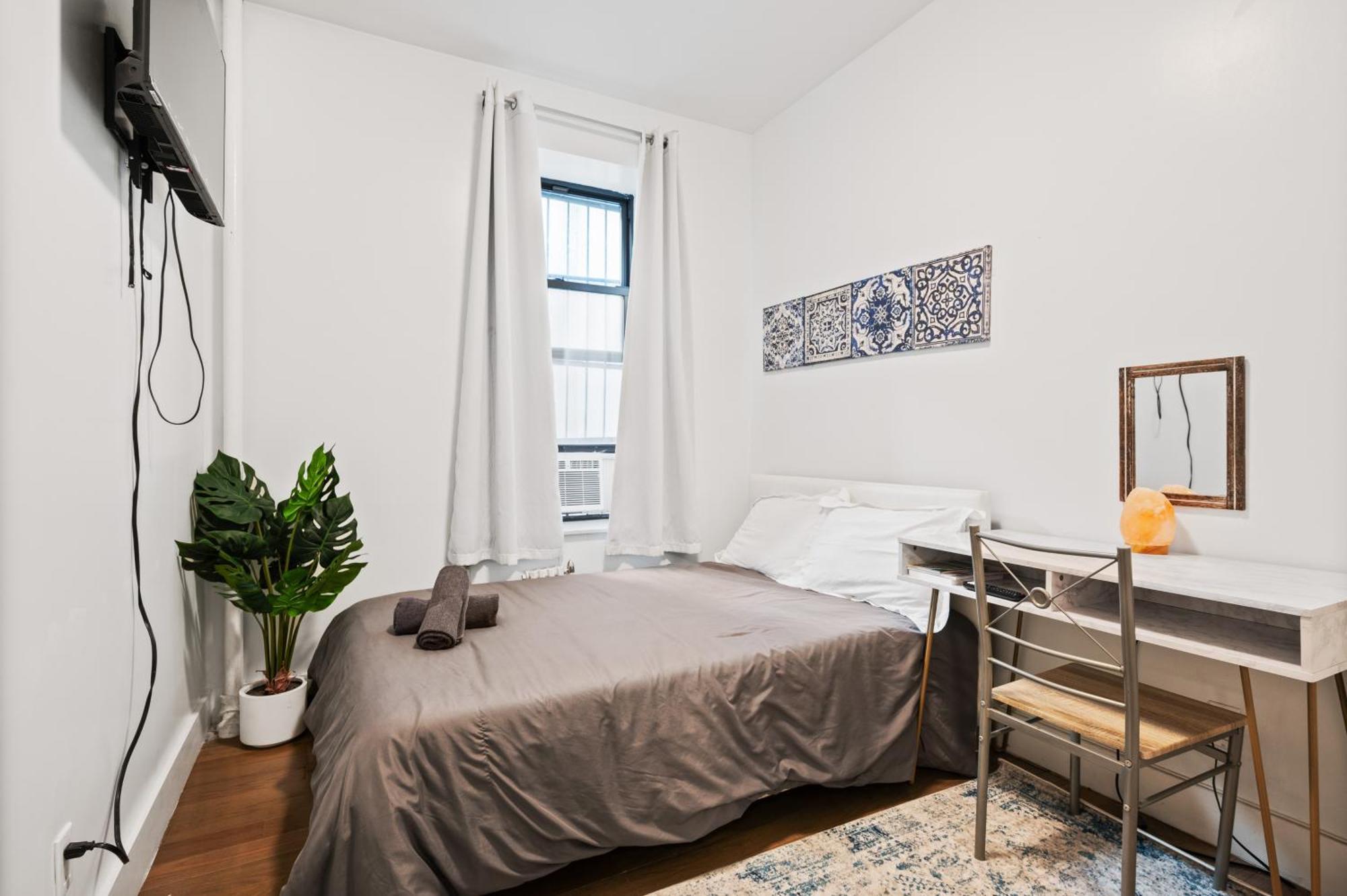 Bohemian Chinatown 3 Bedrooms *