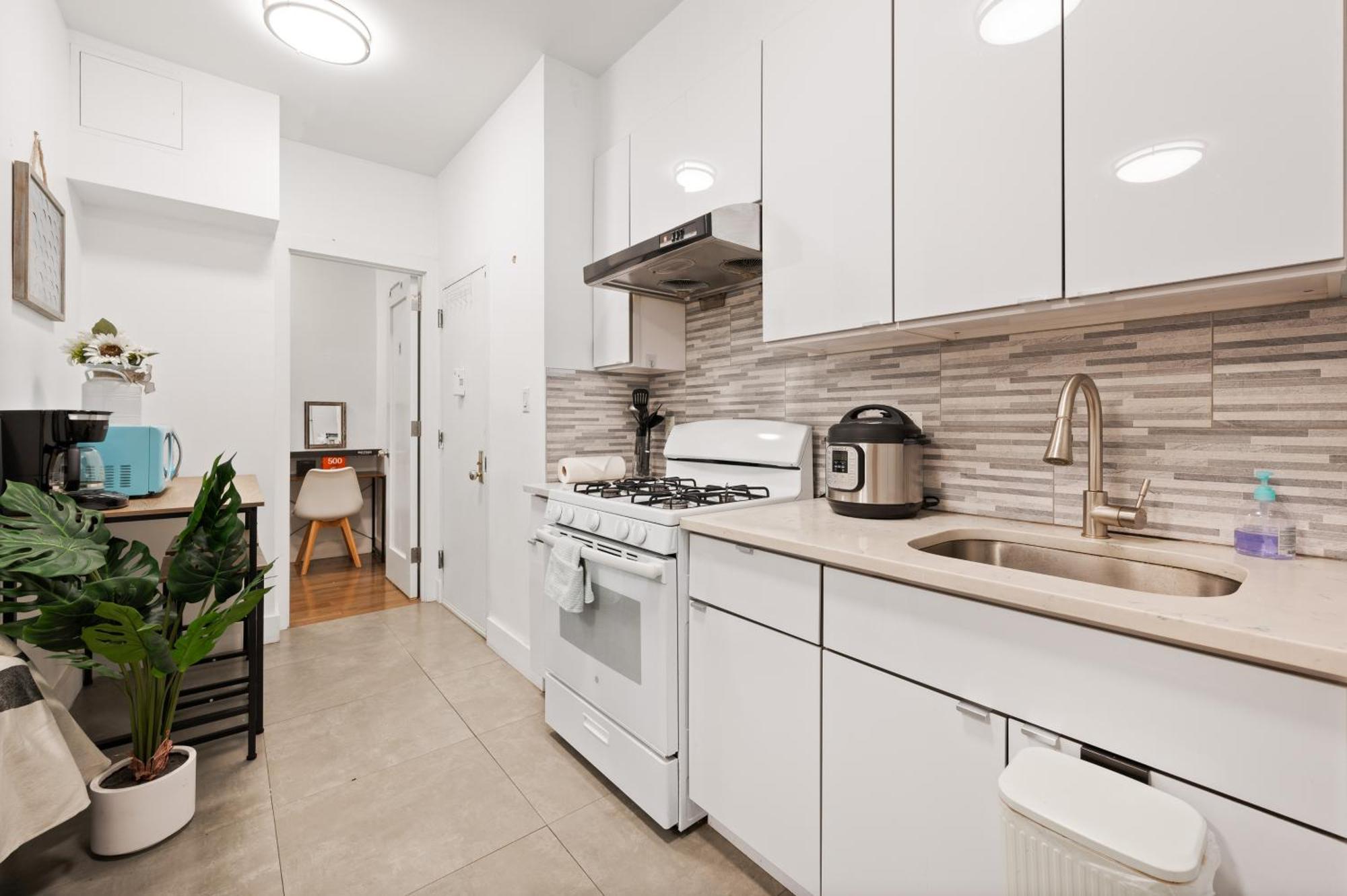 Bohemian Chinatown 3 Bedrooms Apartment
