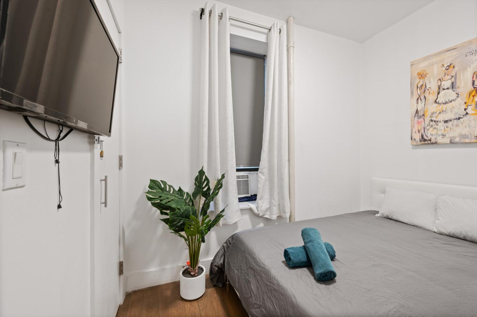 Bohemian Chinatown 3 Bedrooms Apartment *
