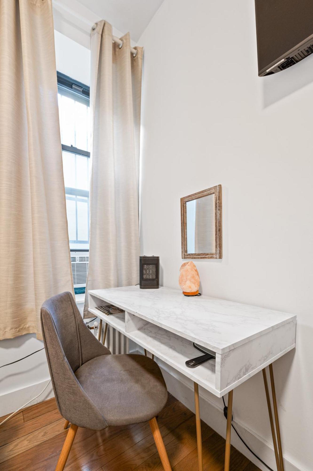 Bohemian Chinatown 3 Bedrooms Apartment